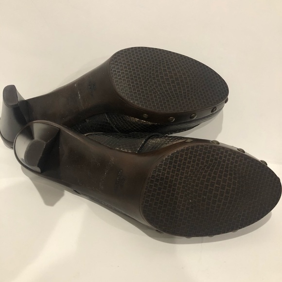 Stuart Weitzman Pewter Snake Pattern Mule Sz. 10.5 - Picture 9 of 11